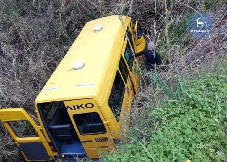 Παραλίγο τραγωδία στη Ρόδο: Σχολικό έκανε «βουτιά» σε ρέμα! (εικόνες, βίντεο)